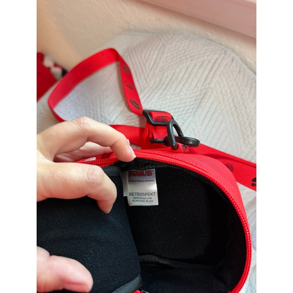 Snoopy Peanuts Retrospekt 35MM Crossbody Camera Bag NWT! - Picture 8 of 12